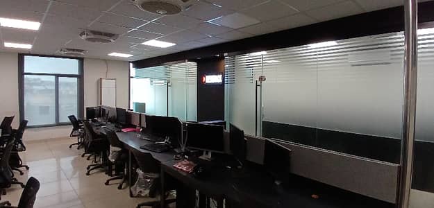 700 sqfts office available for rent