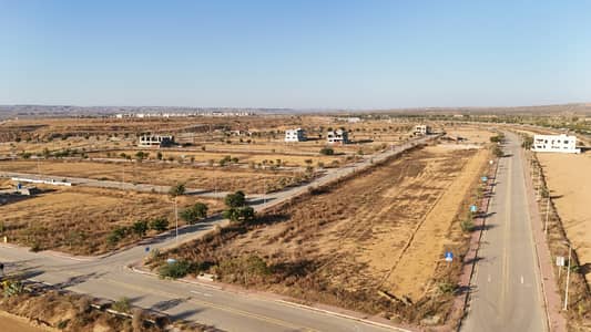 INVESTOR DEAL! 272sq yd plots FOR SALE in Precinct-22 TOP HEIGHTED location, near GOLF. 12min Drive from Main Gate of Bahria Town Karachi. LOW BUDGET PLOTS at INVESTOR RATES.