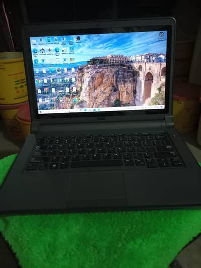 Dell Latitude 3350