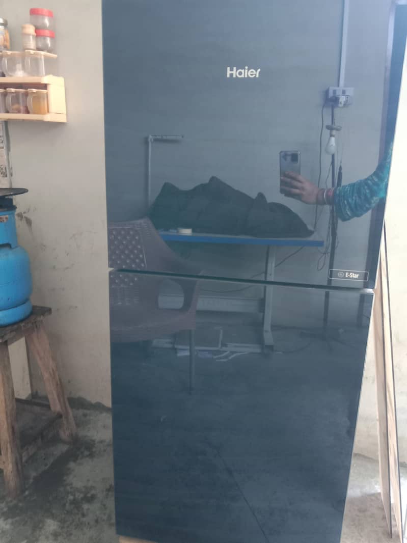 ایک سال ھوا ھے لئے ہوے بہت اچھی کنڈیشن ہے کنڈیشن 9/10 3