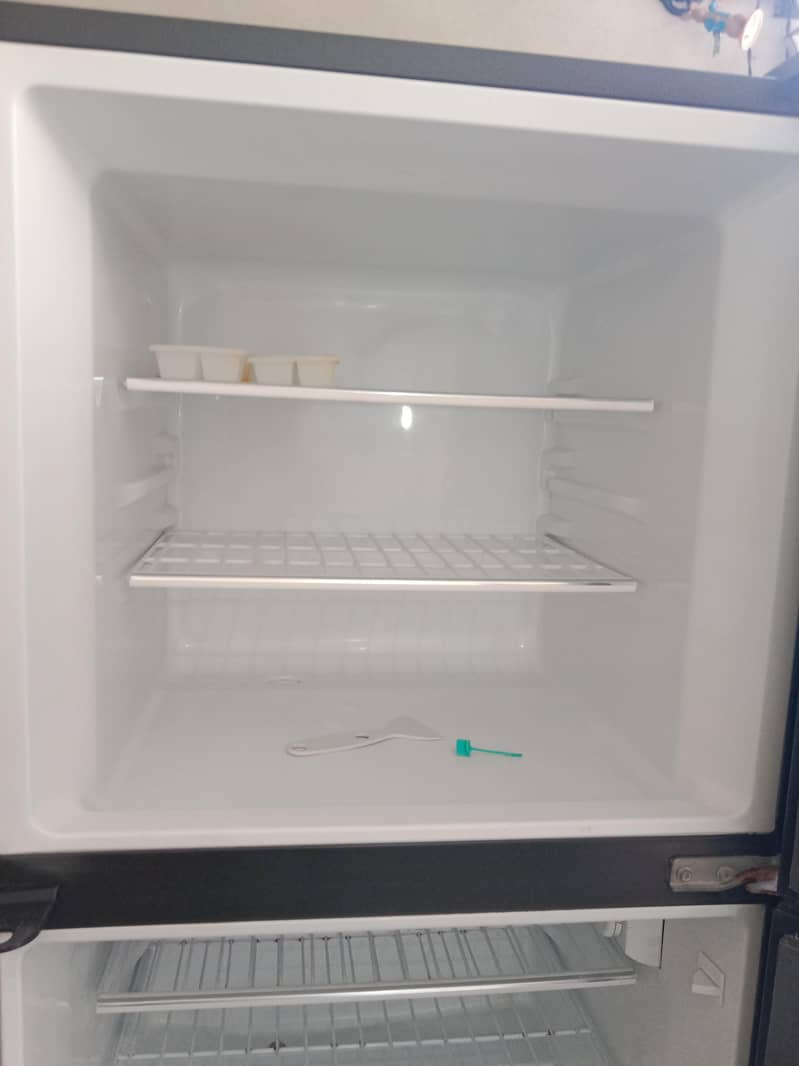 ایک سال ھوا ھے لئے ہوے بہت اچھی کنڈیشن ہے کنڈیشن 9/10 4