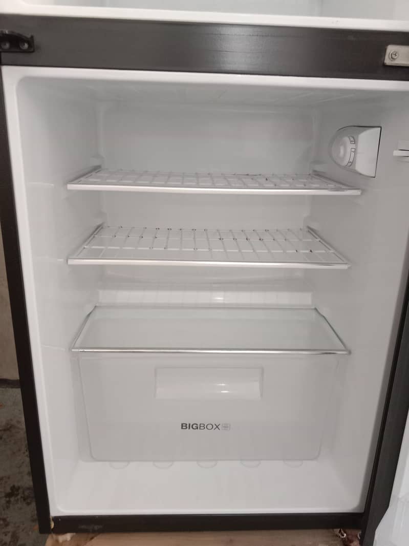 ایک سال ھوا ھے لئے ہوے بہت اچھی کنڈیشن ہے کنڈیشن 9/10 5