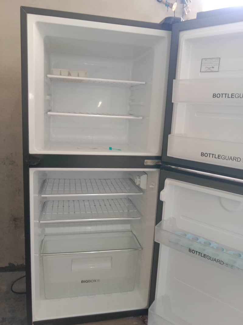 ایک سال ھوا ھے لئے ہوے بہت اچھی کنڈیشن ہے کنڈیشن 9/10 6