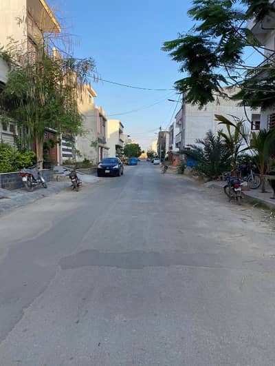 FIRST BELT 240 YARDS PLOT FOR SALE IN PUNJABI SAUDAGARAN CO-OPERATIVE HOUSING SOCIETY SCHEME 33