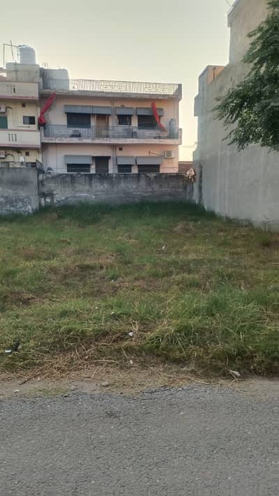 10 Marla (35*65) Heighted Location Residential Plot for Sale in O9 Police Foundation