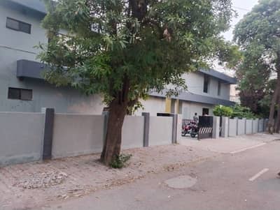 02 kanal Fully furnished Building for rent