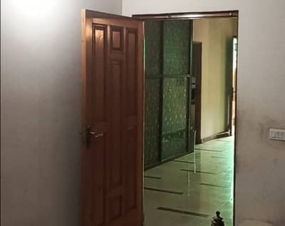 Upper Portion Of 10 Marla Available For rent In Model Town Link Road