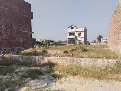 05 marla plot for sale (Damp complete)