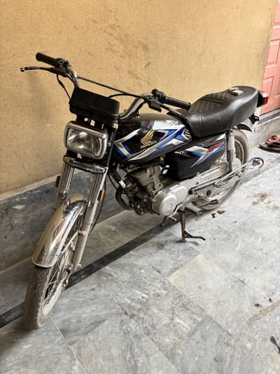 Urgent honda 125 2024 model lush bike hai neat and clean