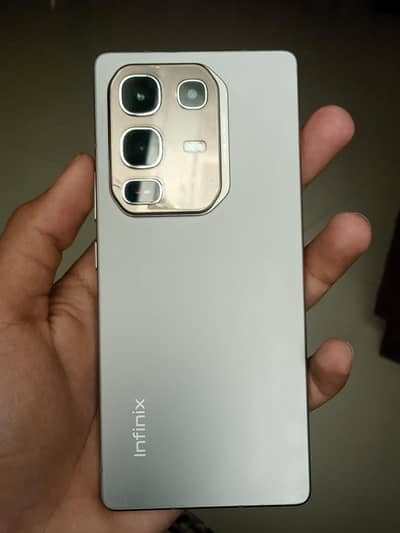 Infinix note 50 pro ye installment wala mobile hai box or charger sath