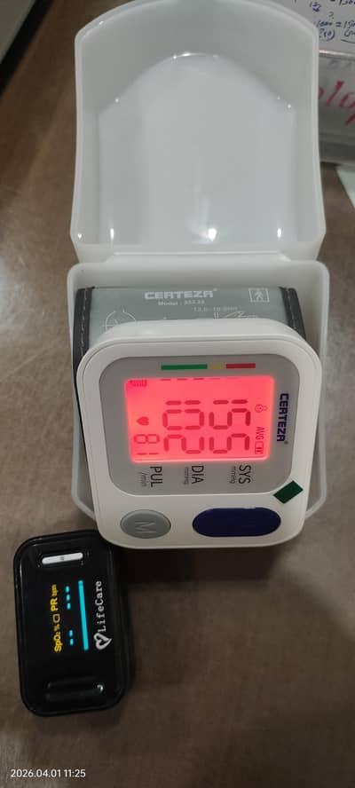 digital certeza  wrist BP apparatus & oximeter like new