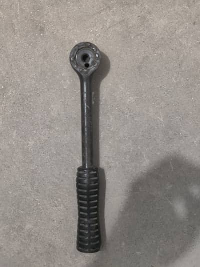 Heavy Duty Reversible Ratchet Handle with Rubber Grip