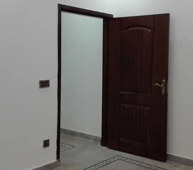 Flat Of 3 Marla Available In Model Town Link Road