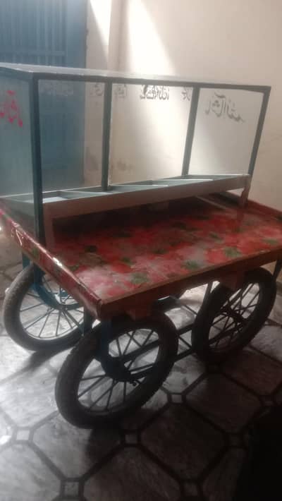 fast food display good condition only one month use