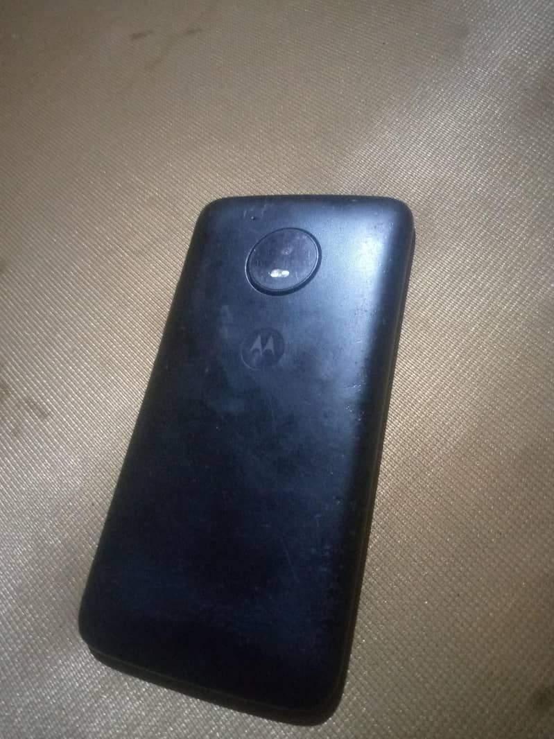 Moto E4, 1