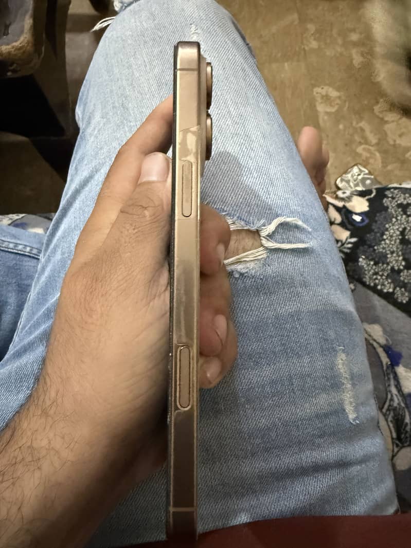 Iphone 16 pro max 3