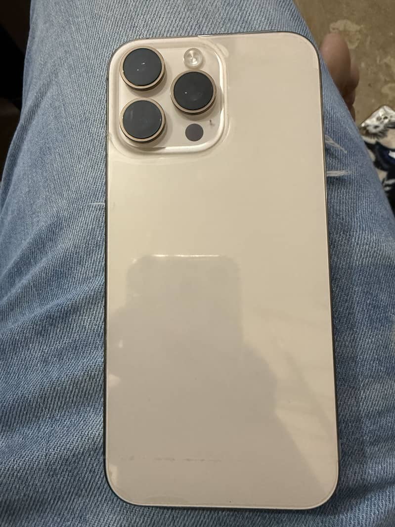 Iphone 16 pro max 4