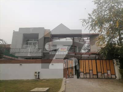 In F-7 600 Square Yards House For rent