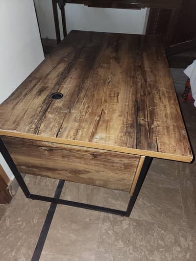 Office table with side table