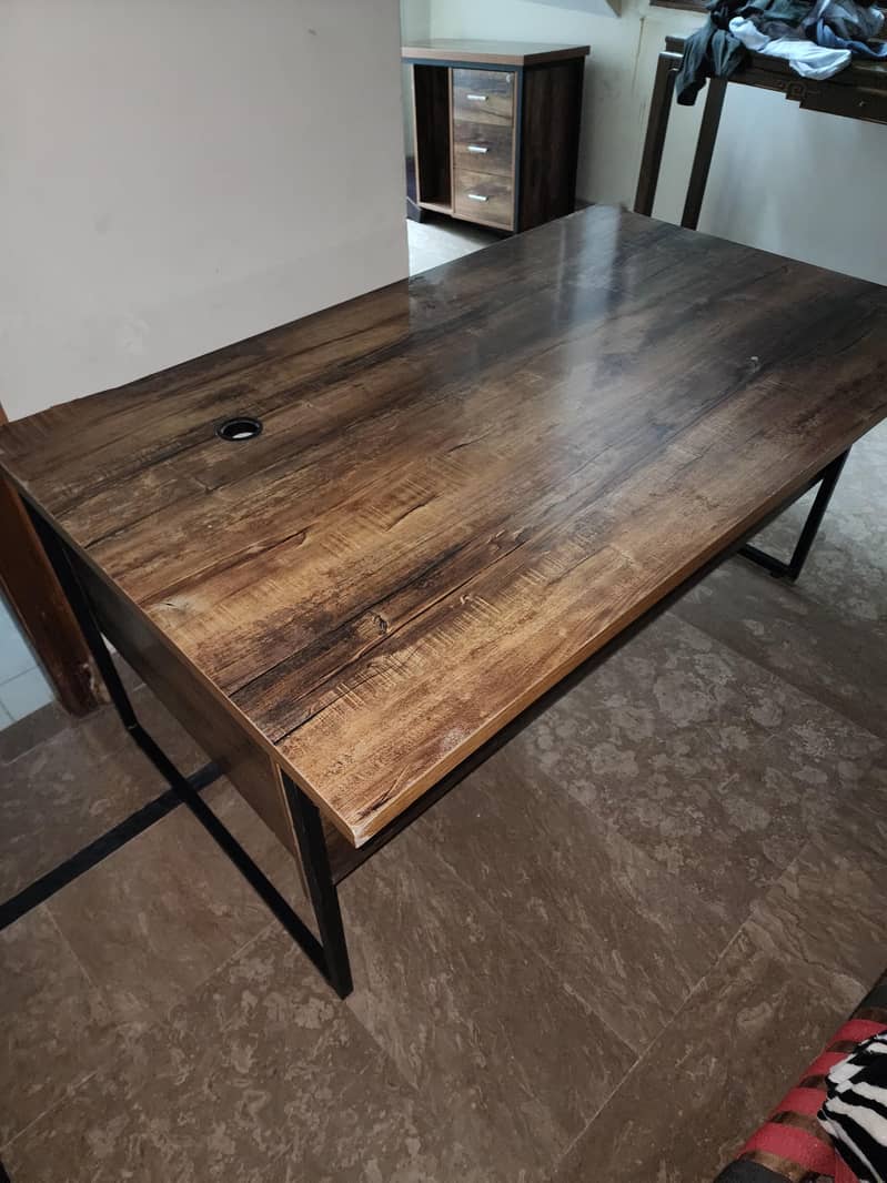 Office table with side table 4