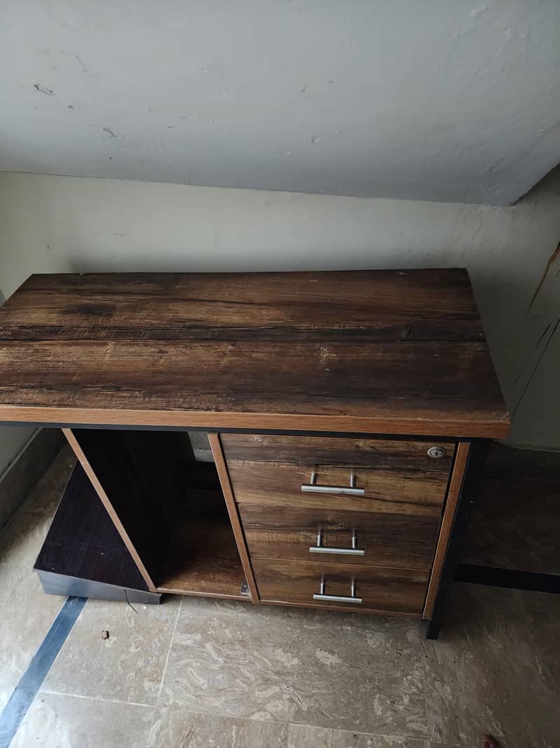 Office table with side table 6