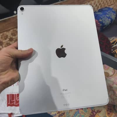 iPad Pro 12.9-inch (3rd Generation) – 256GB – Silver