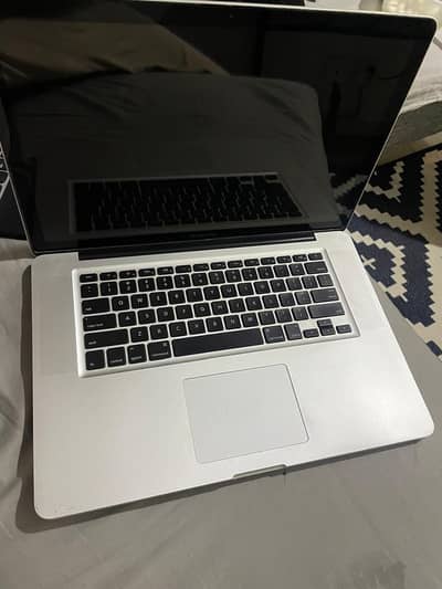 Macbook Pro 2012 quadcore core i7 8gb ram DDR3 (READ DESCRIPTION)