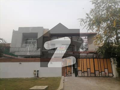 In F-7 600 Square Yards House For rent