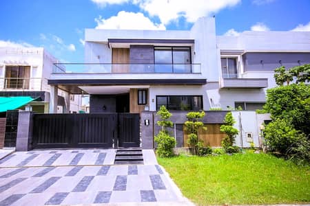 10 Marla Top Quality Build Luxurious Beautiful Modern Design Villa For Sale In DHA Lahore Phase 4 Prime Location