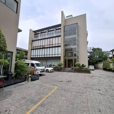 I-9 SEPARATE OFFICE FLOOR 8600 SQ. FEET BEST FOR IT COMPANIES & SOFTWARE HOUSES REAL PICS ATTACHED