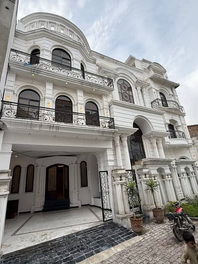 Prime Location 10 Marla Spacious House Is Available In Ali Homes For sale