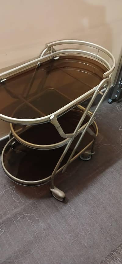 Tea trolley with 3 glass sections