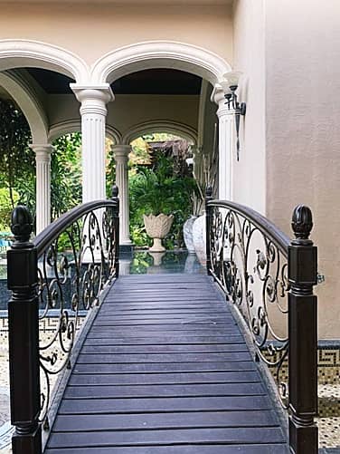 2 KANAL BUNGALOW FOR SALE TOP LOCATION OF DHA