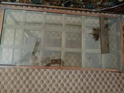 dining table in heavy weight for sale in new condition