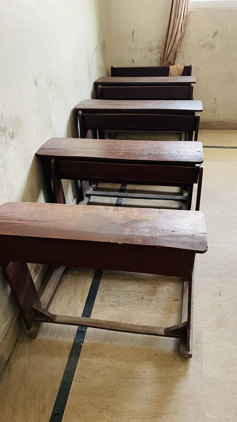 Class desk 9