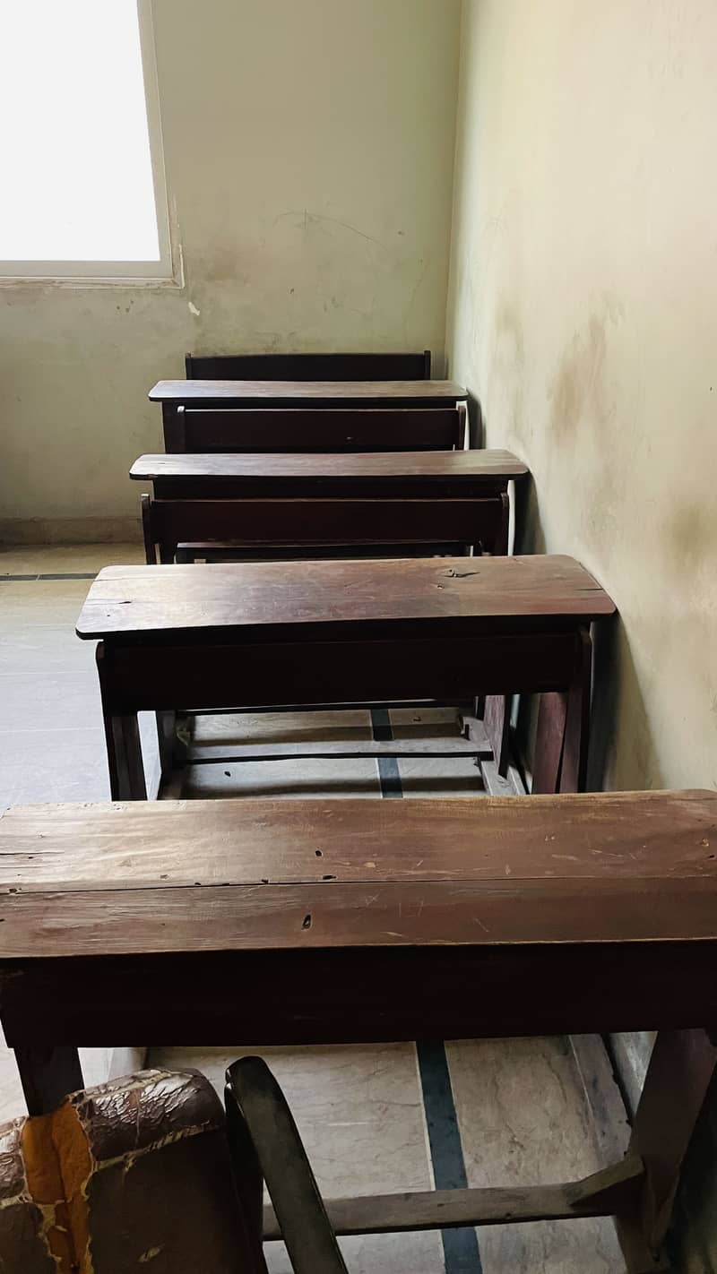 Class desk 10