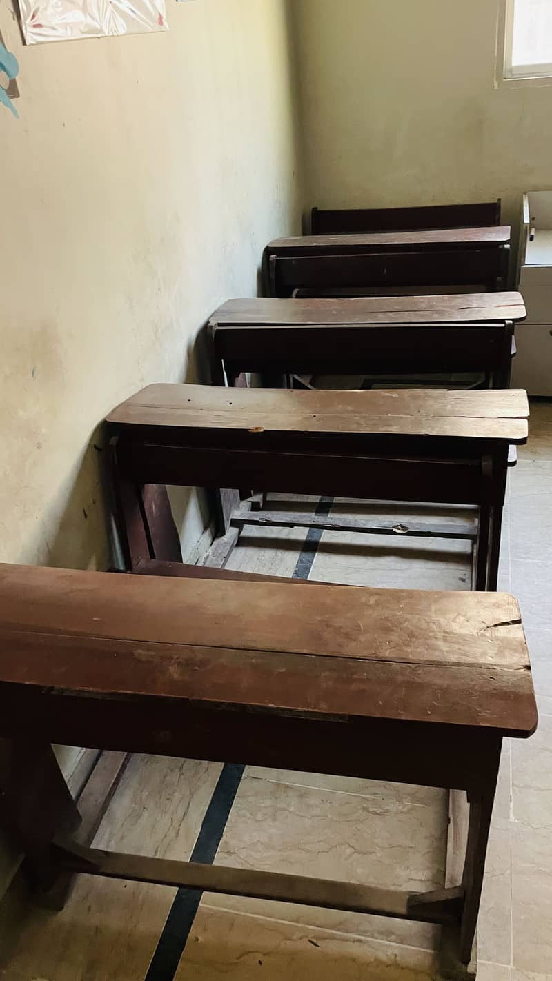 Class desk 11