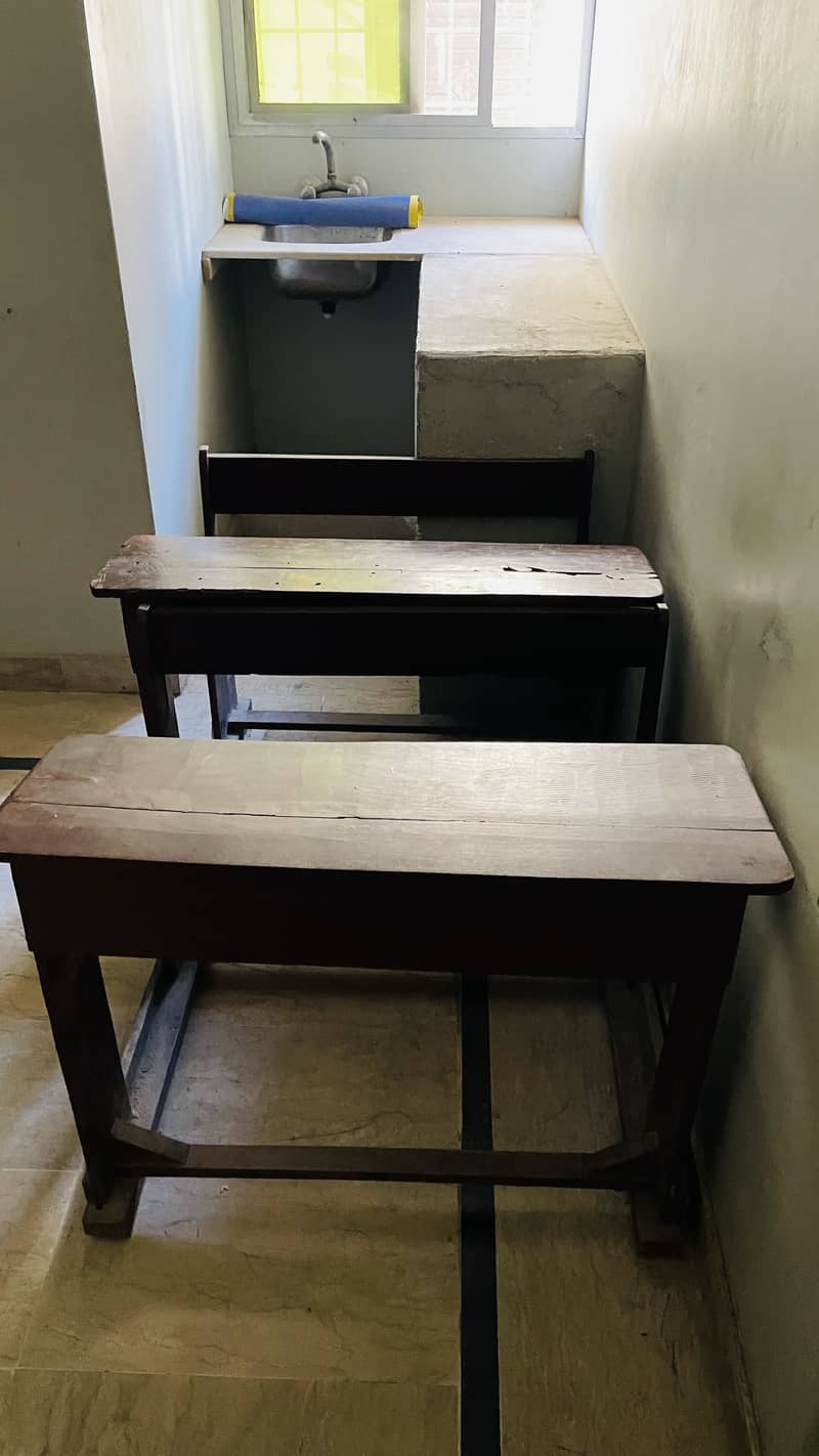 Class desk 12