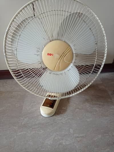 Royal Bracket fan
