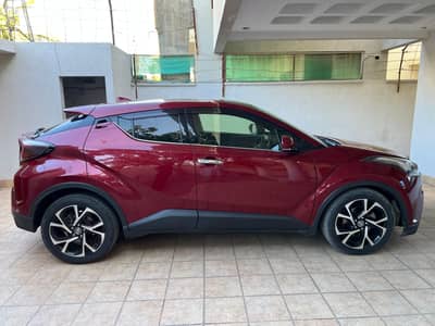 Toyota C-HR G LED hybrid top of the line 2018 model 2025 import