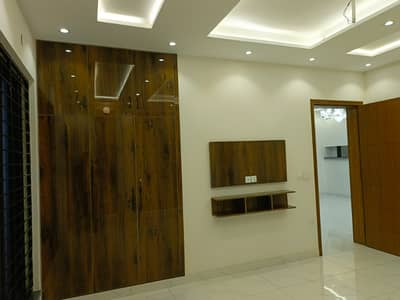 10 Marla Lower Portion For Rent On Main college Road