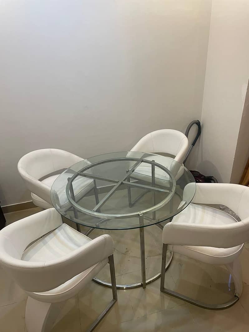 5 seater dining table 0