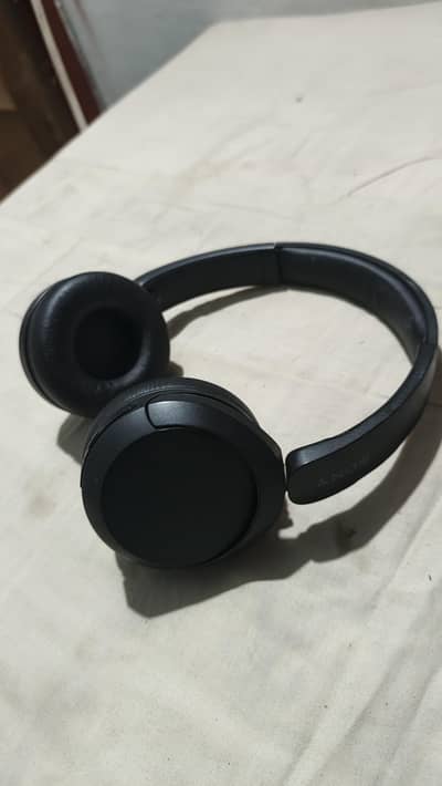 Sony WH-CH520 wireless on-ear headphones.