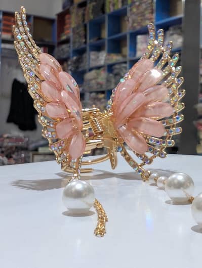 Luxury Wing-Designed Hair Claw Clip (Brand New)