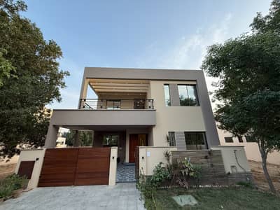 250 Sq Yd Luxury 4-Bedroom Villa For Sale Precinct-16, Bahria Town Karachi Grand Jamia Mosque Facing, Near Jinnah Avenue | Modern Layout with Drawing, Dining & Kitchen.