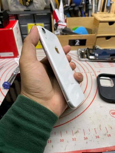 iPhone 7 PTA approved with box farsal My WhatsApp number 03344591204