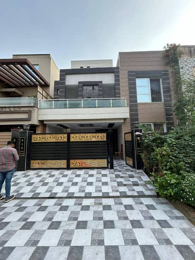 8 Marla Like A New House For Sale With Gass And Original Pictures LDA Aproved In Umar Block Bahria Town Lahore