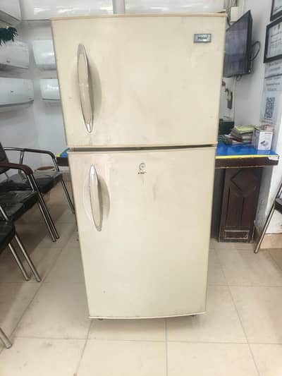 Haier medium size fridge all okay/0321/080/77/77/