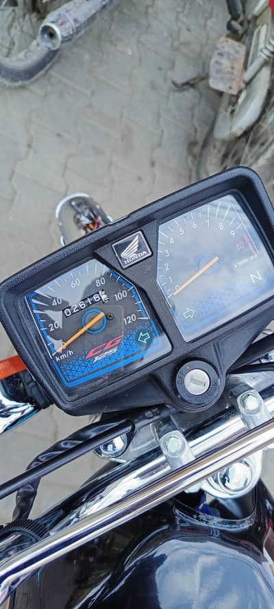 نیو بائک 26 س چلی ہوئی ہے بالکل اوکے بائیو میٹ میٹرک ان دی سپورٹ