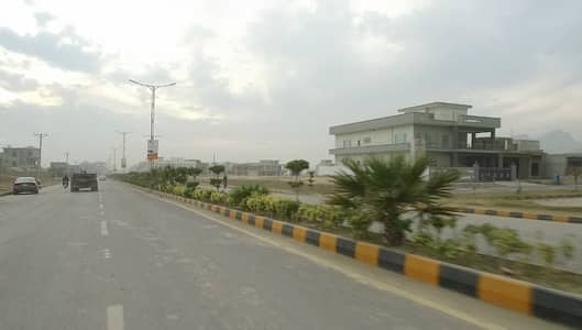 Residential Plot Sized 1 Kanal Is Available For sale In B-17